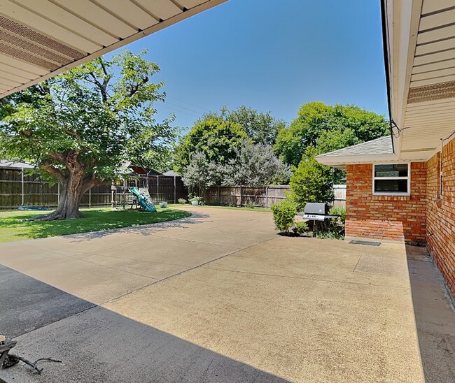 Building Photo - Style, Space & Sophistication in the Heart of Overton West!