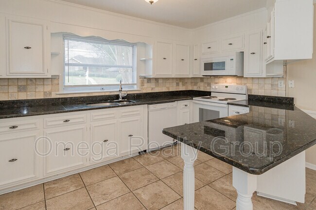 Building Photo - 1861 Gillespie Dr