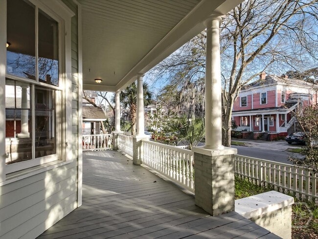 Building Photo - 208 W 35th St