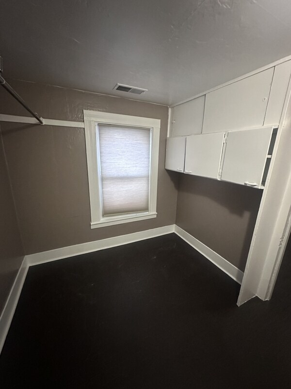 Building Photo - 2114 W 40th St