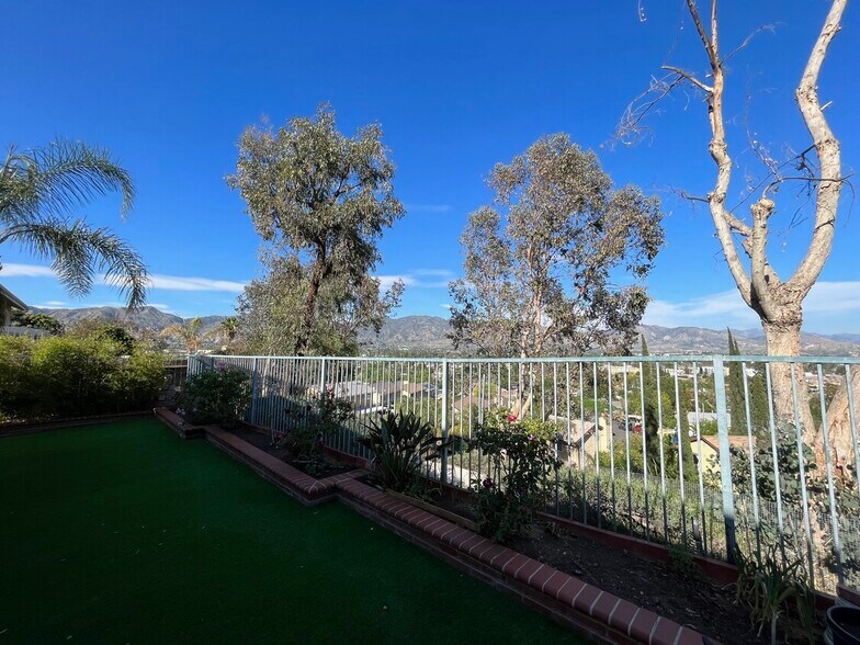 Building Photo - 12212 Edgecliff Ave