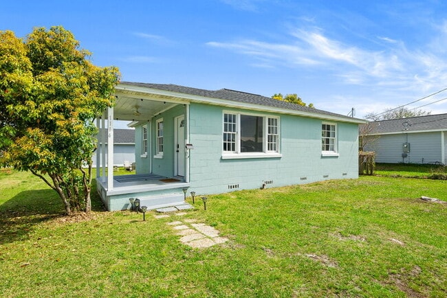 Building Photo - 1114 McKenzie Ave