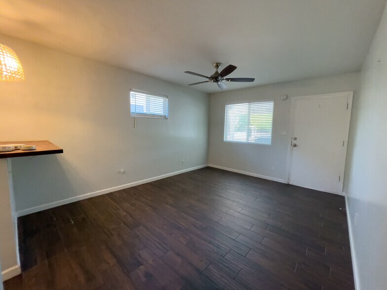 Living room - 4615 N 14th St