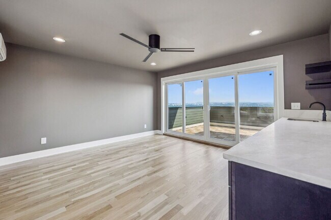 Building Photo - "Spacious 4-Bed, 4-Bath Gem in Nashville -...
