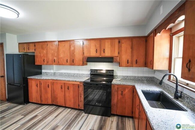 Building Photo - 775 Edgemont Ave