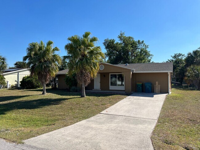 Building Photo - $1,695 ** Annual ** Available 6/1/26 ** Recently Upgraded **3 Bedroom / 2 Bath * Port Charlotte