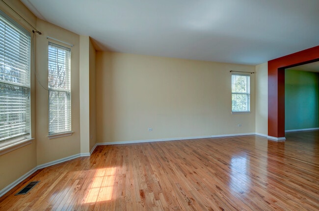Building Photo - 860 Spring Creek Cir