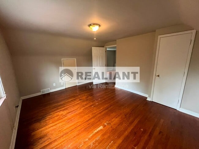 Building Photo - 2380 N Ft Thomas Ave