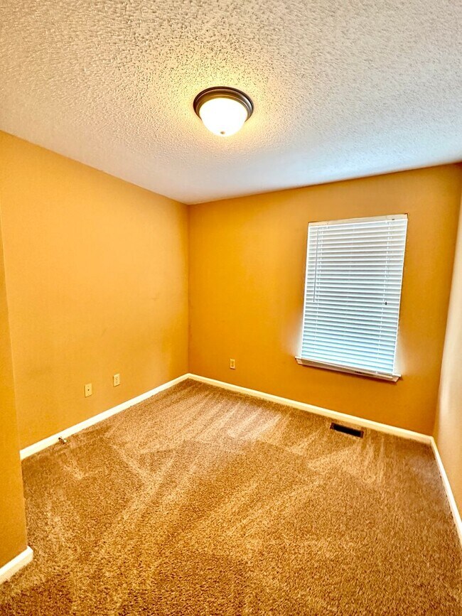 Building Photo - 11424 Oak Arbor Way