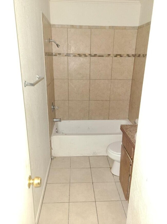 Building Photo - 5021-5023 Vinson St