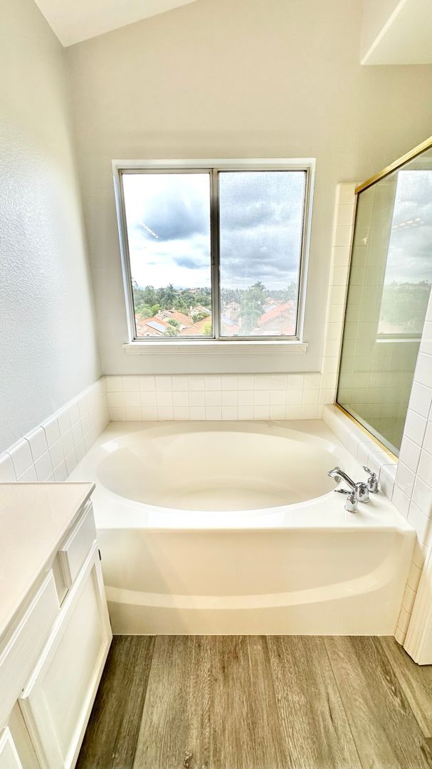 Building Photo - Awesome Two-Story Home, Recently & Freshly Updated, just minutes to downtown Fallbrook!