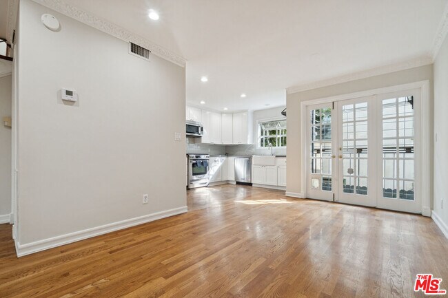 Building Photo - 880 Hilldale Ave