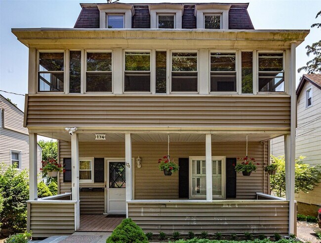 Building Photo - 174 Parkview Ave