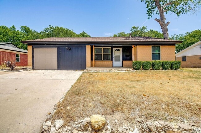 Primary Photo - Amazing Home in Western Hills- 3 bed, 1.5 ...