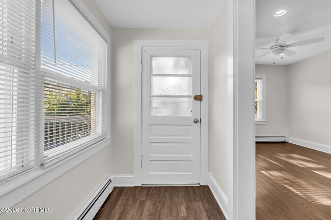 Building Photo - 1411 3rd Ave