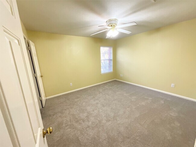 Building Photo - 17607 W Copper Lakes Dr