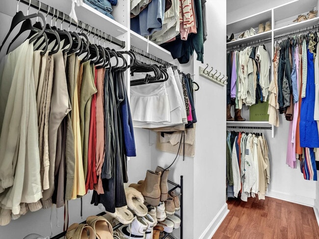 Building Photo - 2329 Vintage Dr