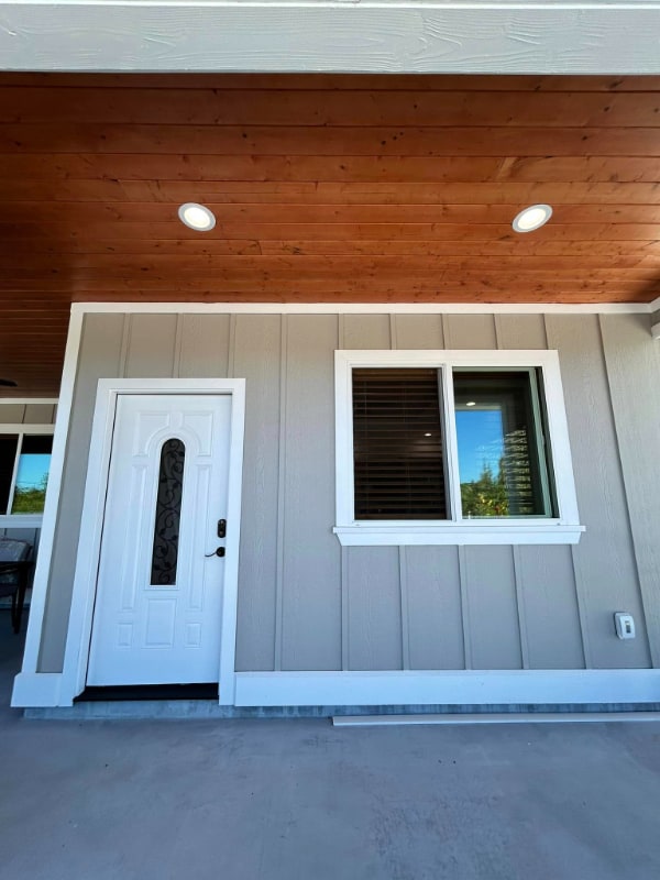 Building Photo - 15-1606-1606 2nd Ave