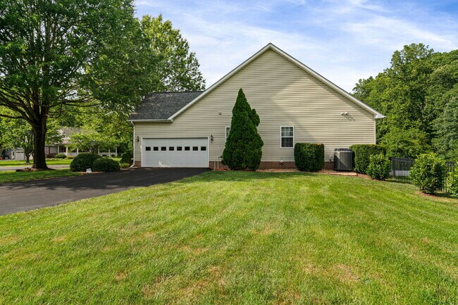 Building Photo - ***Amazing opportunity to rent this beauti...