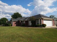 Building Photo - 1401 Osage Dr