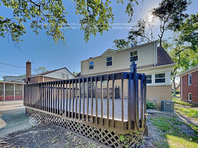 Building Photo - 2132 Suffolk Ave