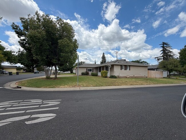 Building Photo - Gorgeous Rancho Cordova Home on Large Corner Lot!