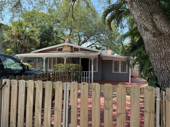 Primary Photo - 817 SW 4th Ct
