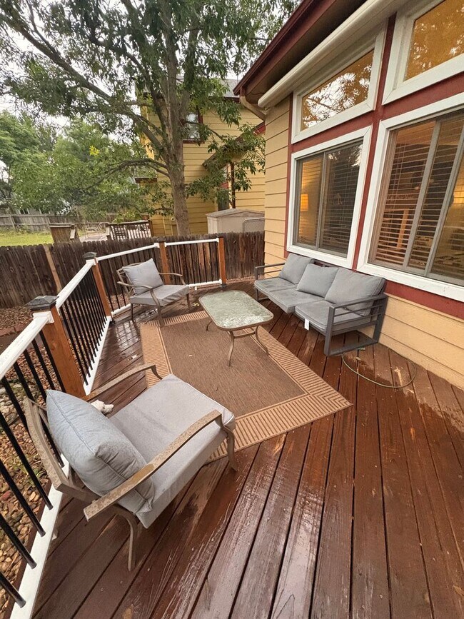 Building Photo - Beautiful Single Family Living In South Su...