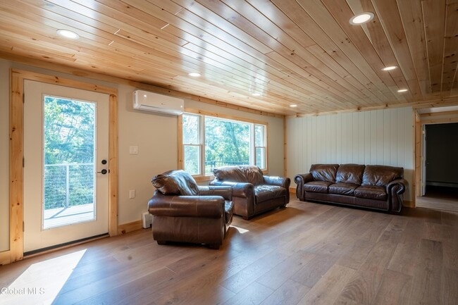 Building Photo - 871 Trout Lake Rd