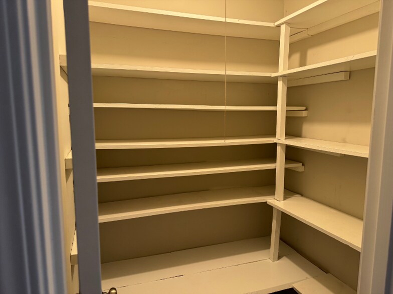 Building Photo - 865 Spalding Dr