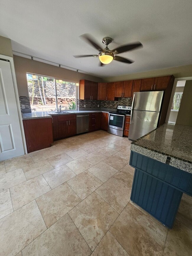 Building Photo - 1 bedroom in the heart of Lahaina