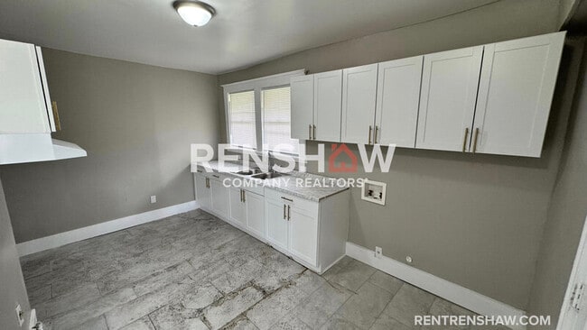 Building Photo - 919 N Willett St