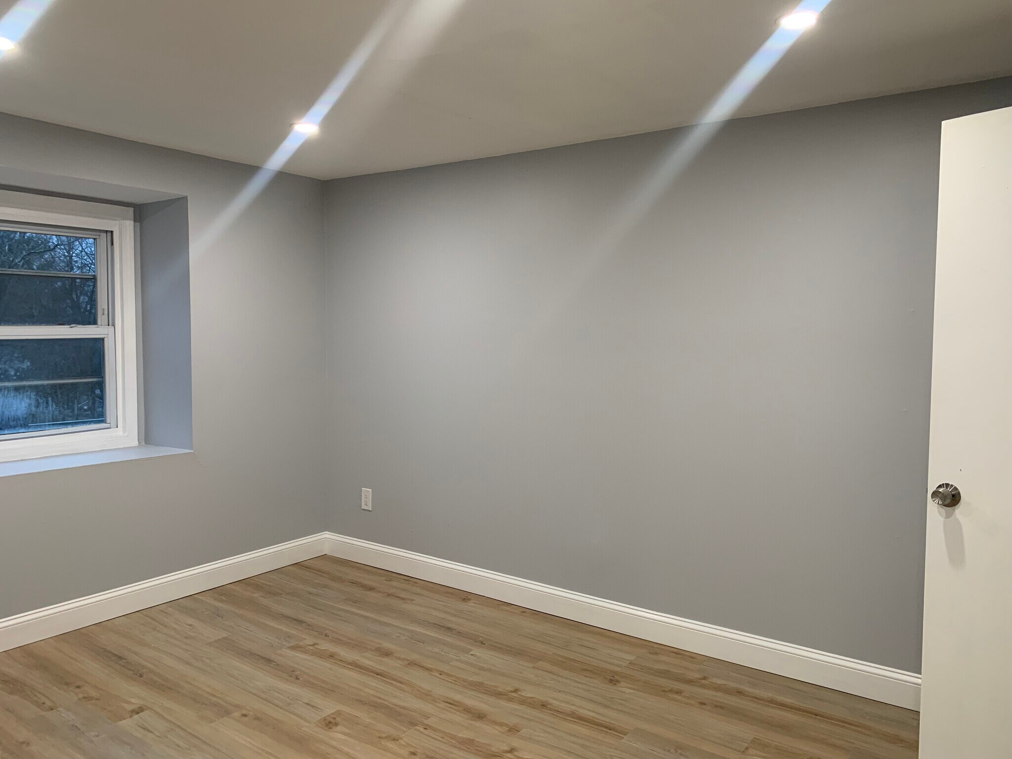 Building Photo - 368 Colonial Ave