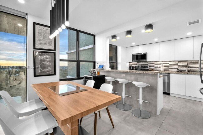 Building Photo - 780 NE 69th St