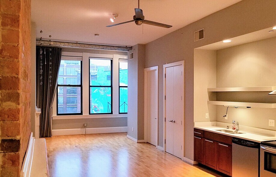 Building Photo - 1207 Vine St