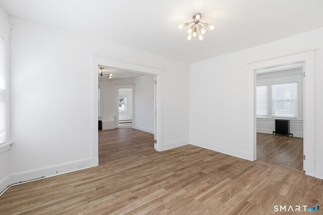 Building Photo - 21 Quintard Terrace