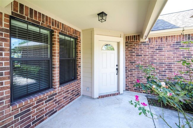 Building Photo - 119 Golfview Ct