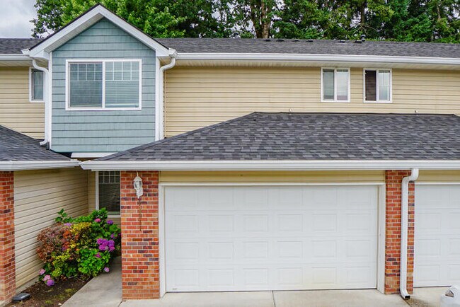 Building Photo - THREE BEDROOM TOWNHOME WITH GARAGE ACROSS FROM SHOPPING AND DINING