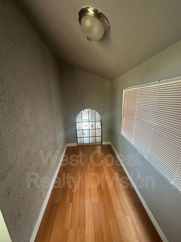 Building Photo - 1847 S Raintree Pl