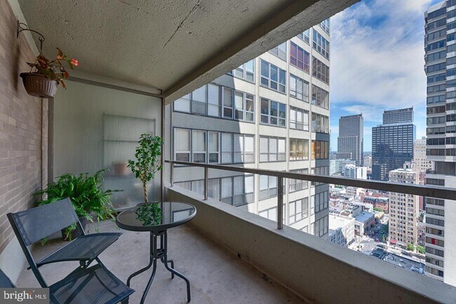 Building Photo - 224 W Rittenhouse Square