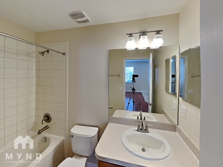 Building Photo - 10144 Arbor Run Dr