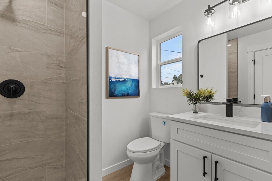 Building Photo - 605 Prospect Ave N