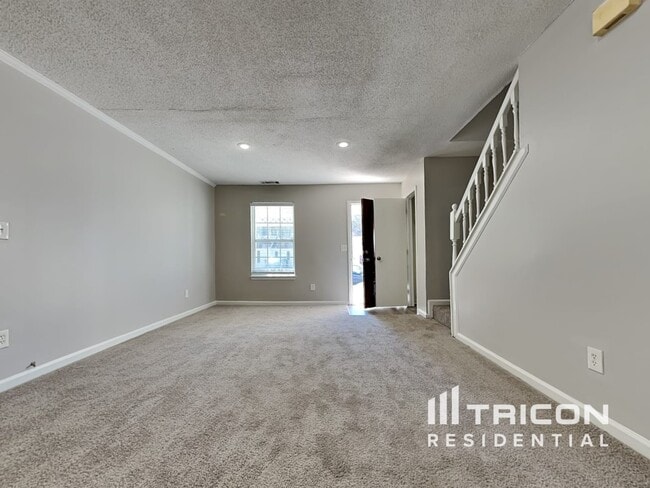 Building Photo - 6161 Hyde Park Ln