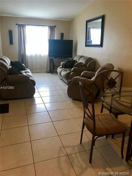 Building Photo - 2621 SE 12th Rd