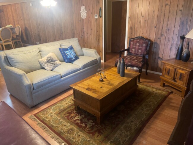 Building Photo - 2009 FL-81