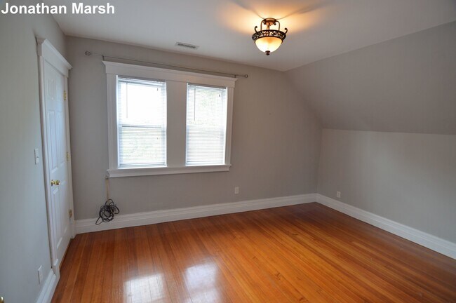 Building Photo - 97 Cushing Ave