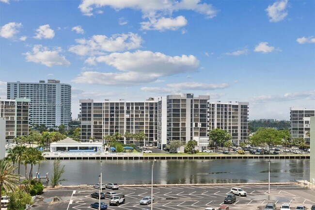 Building Photo - 3505 S Ocean Dr