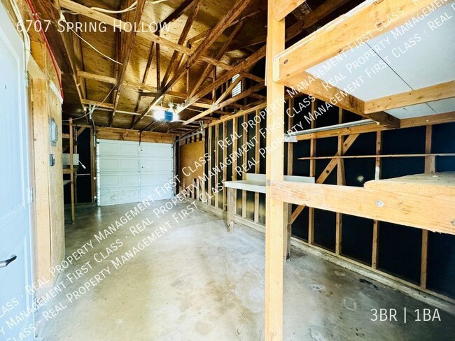 Building Photo - 6707 Spring Hollow St
