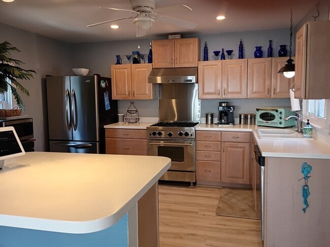 Building Photo - 39 Harbor St