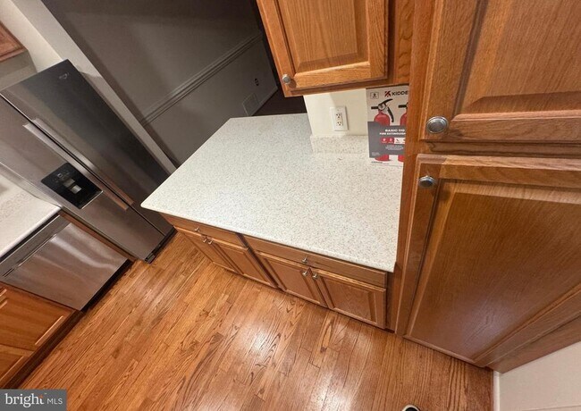 Building Photo - 9250 Three Oaks Dr